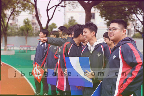 柱状图和数据点组成的图表，展示用户增长与服务覆盖数据